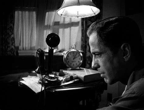 Maltese Falcon: İhanete ve Gizemli Cesetlere Karşı Şık Bir Film Noir!